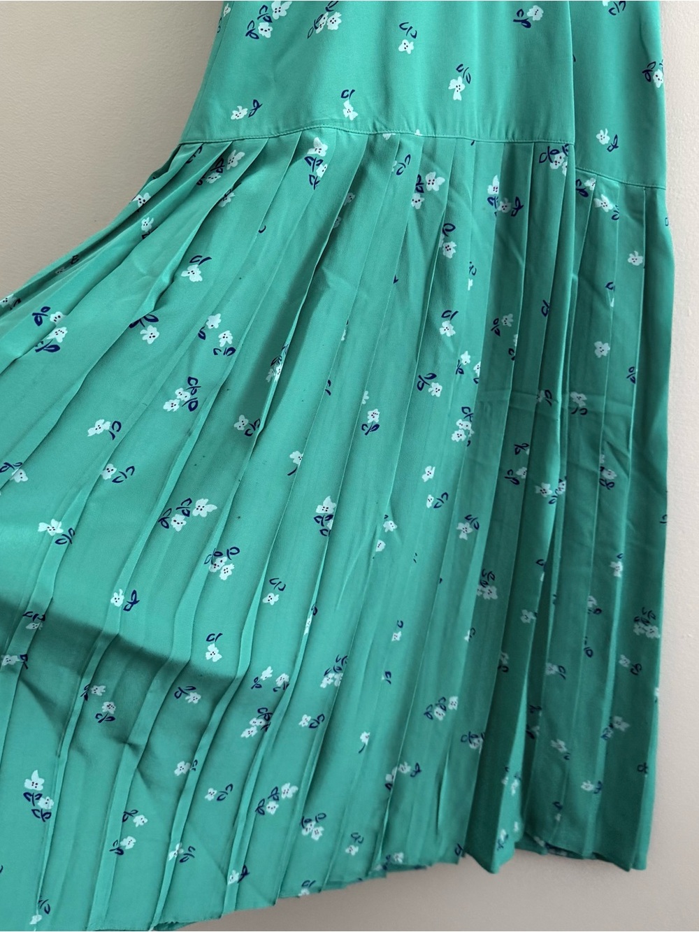 Vintage Silk Teal Floral Midi Pleated Dress with Peter Pan Collar - Picture 3 of 8